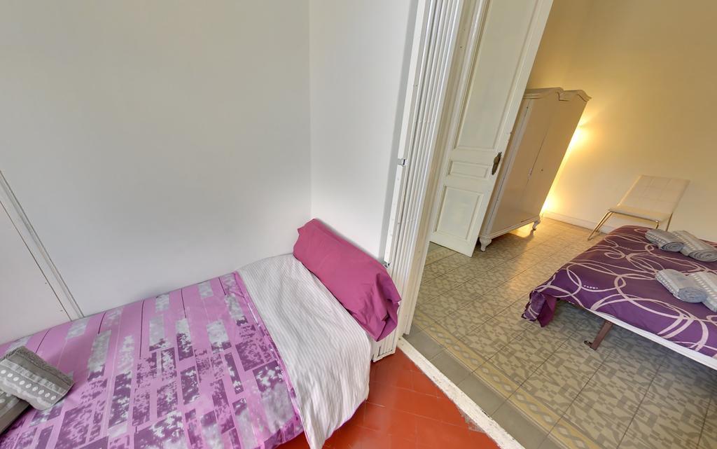Des Artistes Hostel *