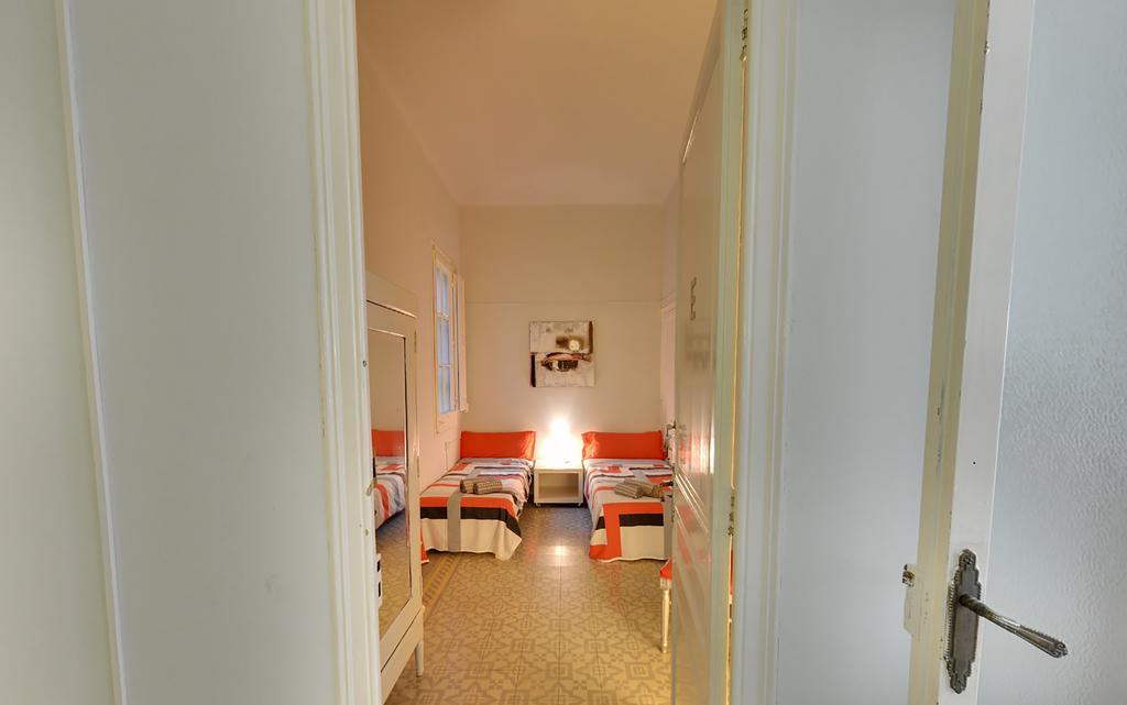 Des Artistes Hostel